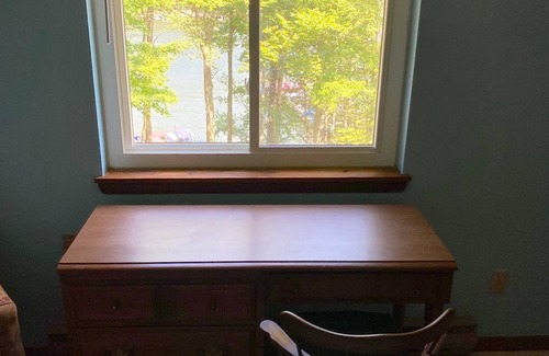 Greentown Casa | Lakefront at Lake Wallenpaupack with Private Dock 3bdr 2bath Hot Tub