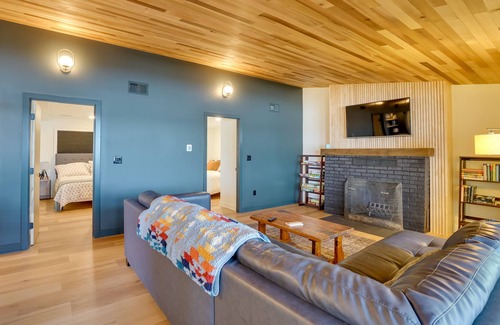 Baldwin Cabaña | Lakefront Baldwin Cottage w/ Deck & Private Beach!