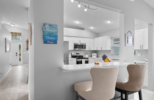Sabal Harbour Casa | Lakefront Bradenton with Heated Pool, WiFi, Fitness Room, Resort-Style Amenities