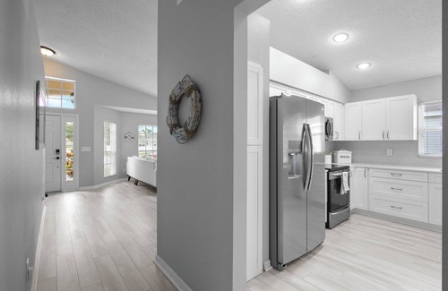 Sabal Harbour Casa | Lakefront Bradenton with Heated Pool, WiFi, Fitness Room, Resort-Style Amenities