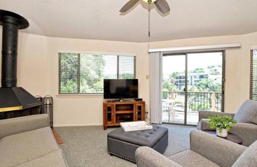 Lakeway Casa | Lakefront Bungalow With Community Poolhot Tub #1