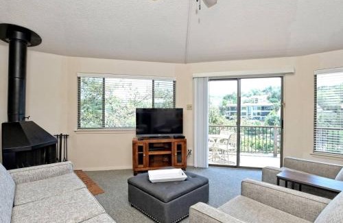 Lakeway Casa | Lakefront Bungalow With Community Poolhot Tub #8