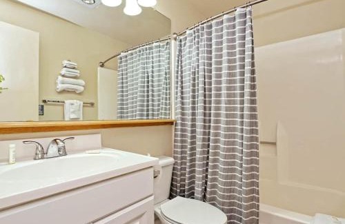 Lakeway Casa | Lakefront Bungalow With Community Poolhot Tub #9