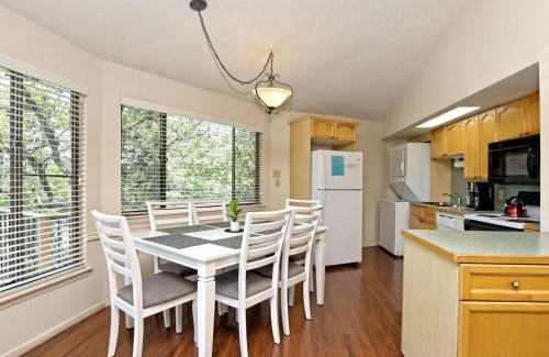 Lakeway Casa | Lakefront Bungalow With Community Poolhot Tub #9