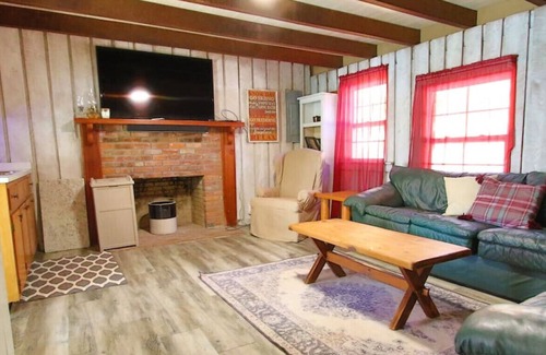 Cadiz Cabina | Lakefront Cabin - 3BR 2BA - All Season Lake Views!