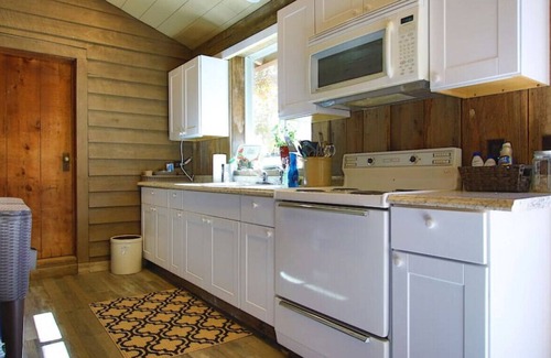 Cadiz Cabina | Lakefront Cabin - 3BR 2BA - All Season Lake Views!