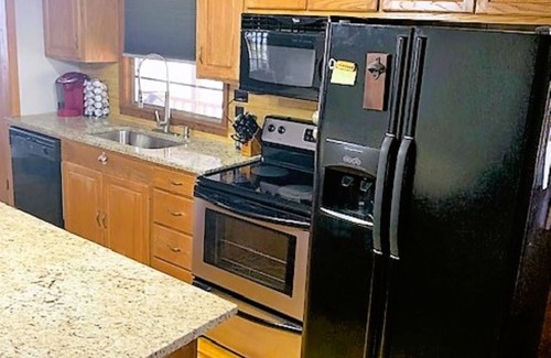 Oakland Casa | Lakefront Cabin at Point Pleasant on Enid Lake