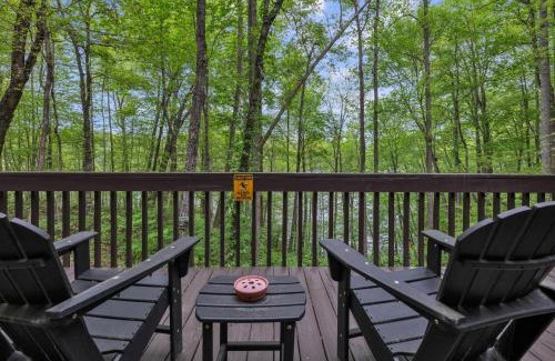 Unaka Casa | Lakefront Cabin Bordering Nat Park with Hot Tub! cabin