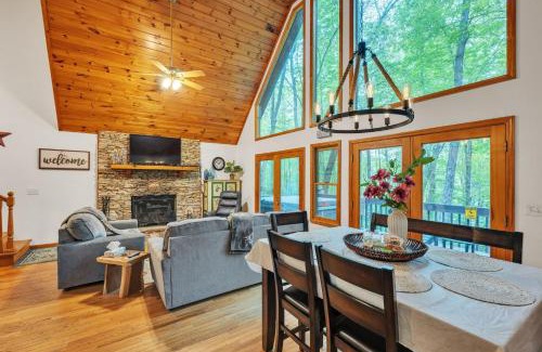 Unaka Casa | Lakefront Cabin Bordering Nat Park with Hot Tub! cabin
