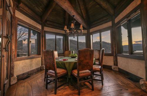Topton Casa | Lakefront Cabin For Large Groups