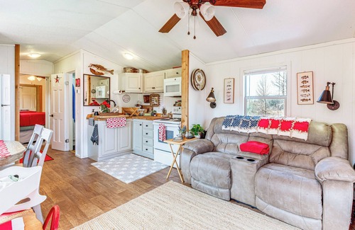 Fowlstown Cabina | Lakefront Cabin in Brinson: ‘Behind the Moon’