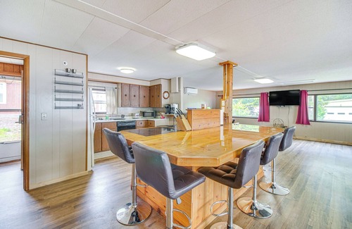 Jay Cabina | Lakefront Cabin in Jay w/ Deck, Views & Boat Ramp!