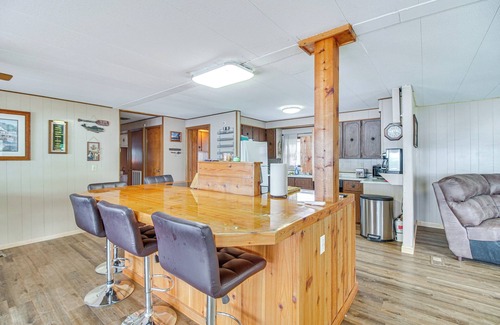 Jay Cabina | Lakefront Cabin in Jay w/ Deck, Views & Boat Ramp!