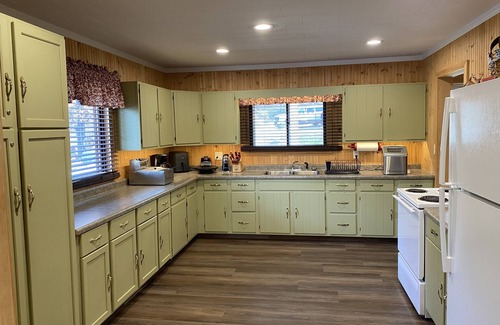 Crandon Cabina | Lakefront Cabin - less than 1 mile from the UTV/Snowmobile trails!