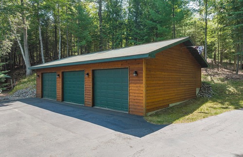 Minocqua Complejo | Lakefront Cabin Resort – 11 Bedrooms, 4 Cabins, Sleeps 25 – Lake Tomahawk, WI
