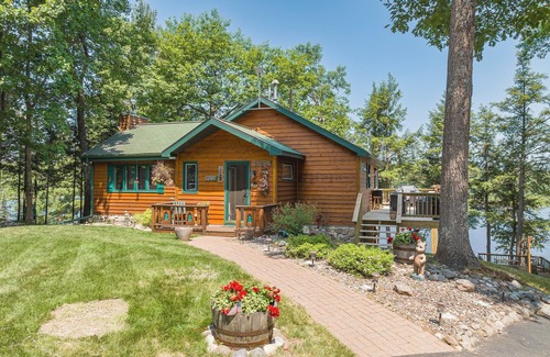 Minocqua Complejo | Lakefront Cabin Resort – 11 Bedrooms, 4 Cabins, Sleeps 25 – Lake Tomahawk, WI
