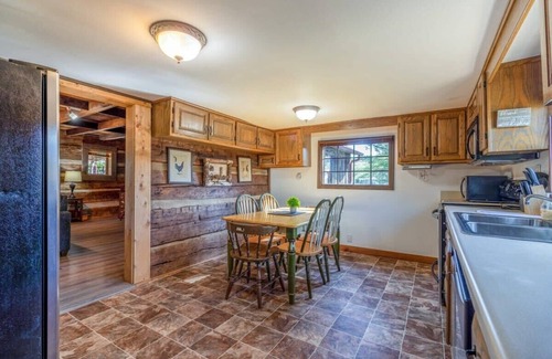 Ten Mile Cabina | Lakefront Cabin - Sunfish Lodge