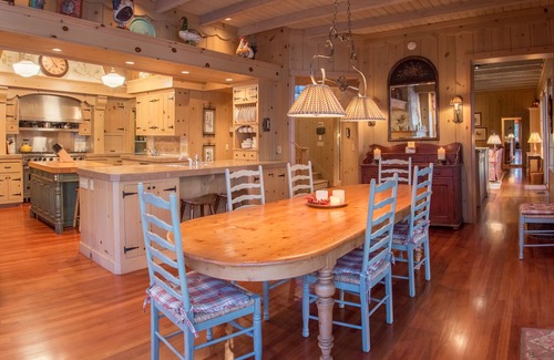 Cedar Glen Casa | Casa de 5,000 pies cuadrados en el agua, muelle privado, en Lake Arrowhead con jacuzzi