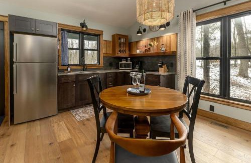 Carbondale Casa | Lakefront Cabin with Fire Pit in Carbondale, Illinois