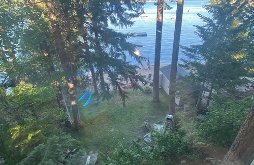 Loon Lake Cabina | Lakefront Cabin with Sandy Beach and private dock