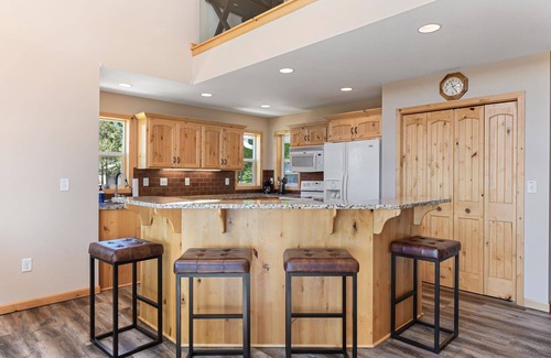 Aitkin Cabina | Lakefront cabin with wall of windows and game room!