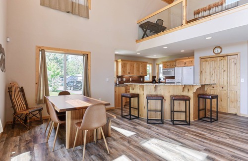 Aitkin Cabina | Lakefront cabin with wall of windows and game room!