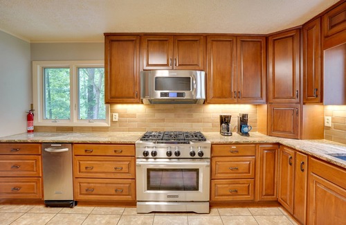 Cadiz Cabina | Lakefront Cadiz Home w/ Hot Tub!