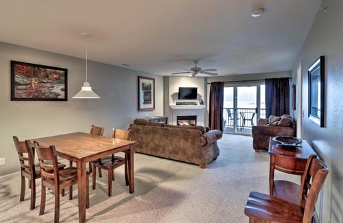 Camdenton Apartamento | Lakefront Camdenton Condo with Screened Porch!