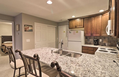Camdenton Apartamento | Lakefront Camdenton Condo with Screened Porch!