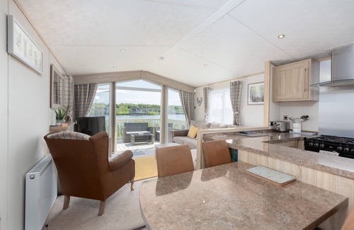 Flookburgh Otro | Lakefront Carnaby Lodge - 3 Bedrooms - Sleeps 6 - Idyllic