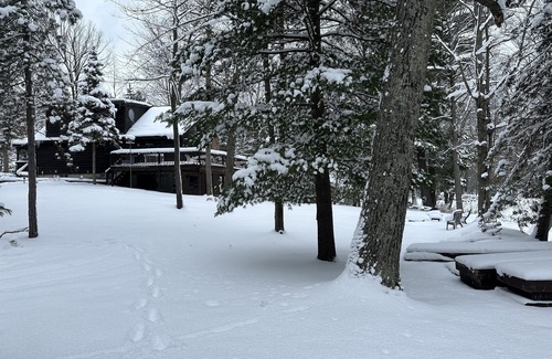 Wellston Chalet De Esquí | Lakefront Chalet in Northwest Michigan