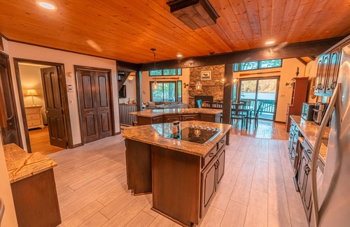 Lake Ariel Chalet De Esquí | ☀️ Lakefront Chalet - Stunning Views, Private Dock and A+ Location! 2024 Updates!