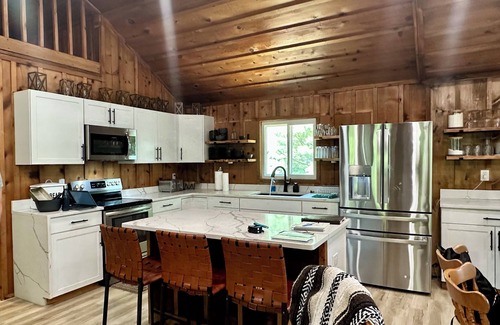 Northville Casa | NEW LISTING - ON THE LAKE! Charming Chic Home. Sleeps 15, Pet-friendly!