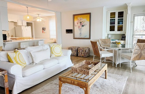 Inman Casa | Lakefront Cottage with heated pool