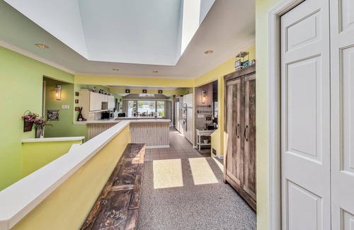 Lauderdale Lakes Casa | Lakefront Compound | 6bd/5.5ba Sleeps 16