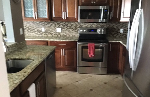 Geneva-on-the-Lake Casa | Lakefront condo --2BR/2Bath Sleeps 4 Private beach and lake front balcony