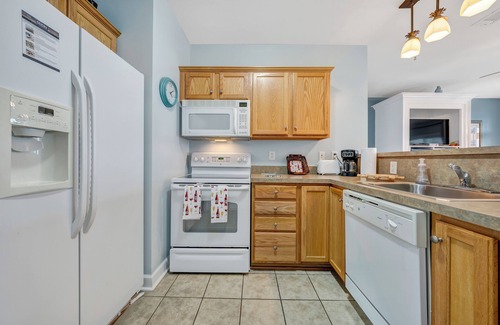 Huddleston Condominio | Lakefront Condo - Awesome View! amenities incl.