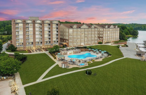 Huddleston Condominio | Lakefront Condo - Awesome View! amenities incl.