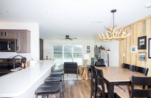 Osage Beach Condominio | Lakefront Condo, Beautiful State Park Views.