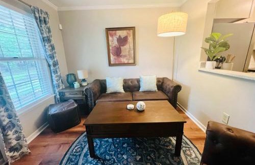 Auburn Casa | Lakefront Condo - King Bed Full Kitchen