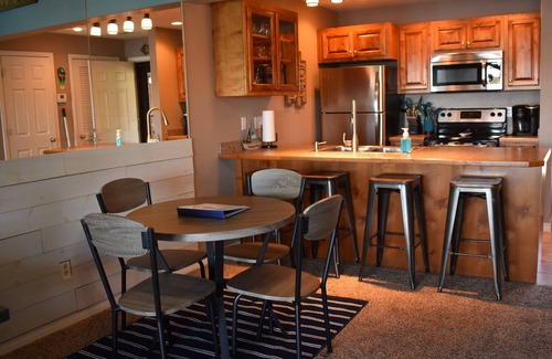 Kimberling City Condominio | Direct Waterfront! 15 Min to Dogwood Canyon!