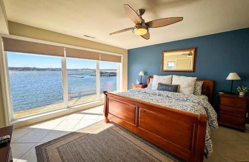 Village of Four Seasons Casa | Lakefront Condo Wdockdeckpools-sleeps 6