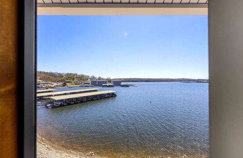 Osage Beach Condominio | Lakefront Condo with breathtaking views of the lake! BOAT SLIP AVAILABLE