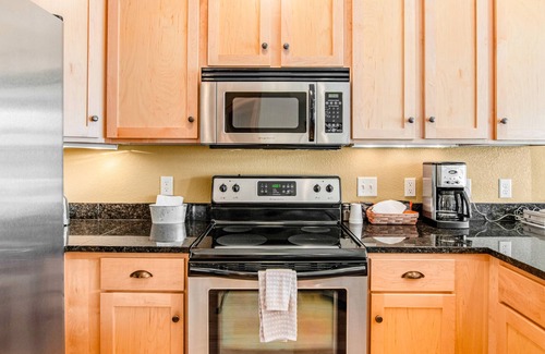 Three Lakes Condominio | Lakefront condo with fireplace, hot tubs, heated pool, tennis, gym, firepit, AC