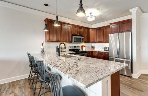 Osage Beach Apartamento | Lakefront Condo with Pool Access in Osage Beach!