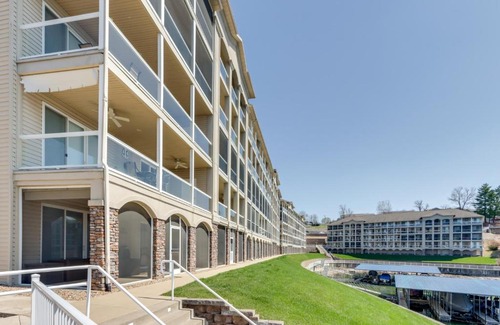 Osage Beach Apartamento | Lakefront Condo with Pool Access in Osage Beach!