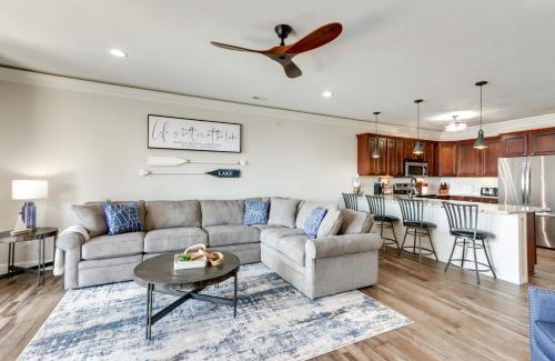 Osage Beach Apartamento | Lakefront Condo with Pool Access in Osage Beach!