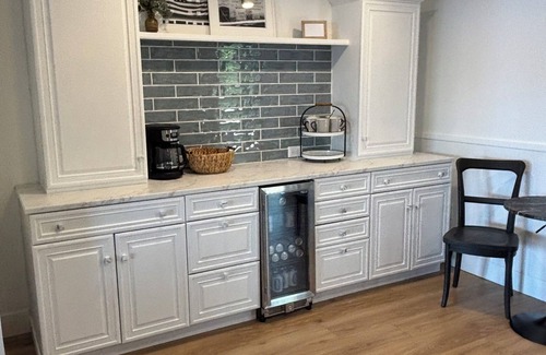 Jamestown Casa | LAKEFRONT Contemporary Cottage. Chautauqua Lake 3 bed 2 bath home sleeps 10!