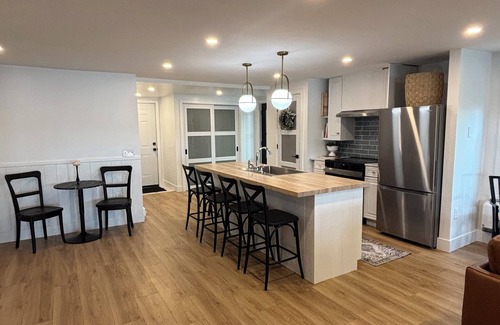 Jamestown Casa | LAKEFRONT Contemporary Cottage. Chautauqua Lake 3 bed 2 bath home sleeps 10!