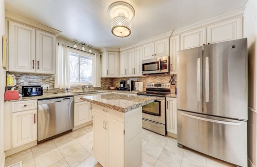Springwater Cabaña | Lakefront cottage 15 min away from Wasaga Beach